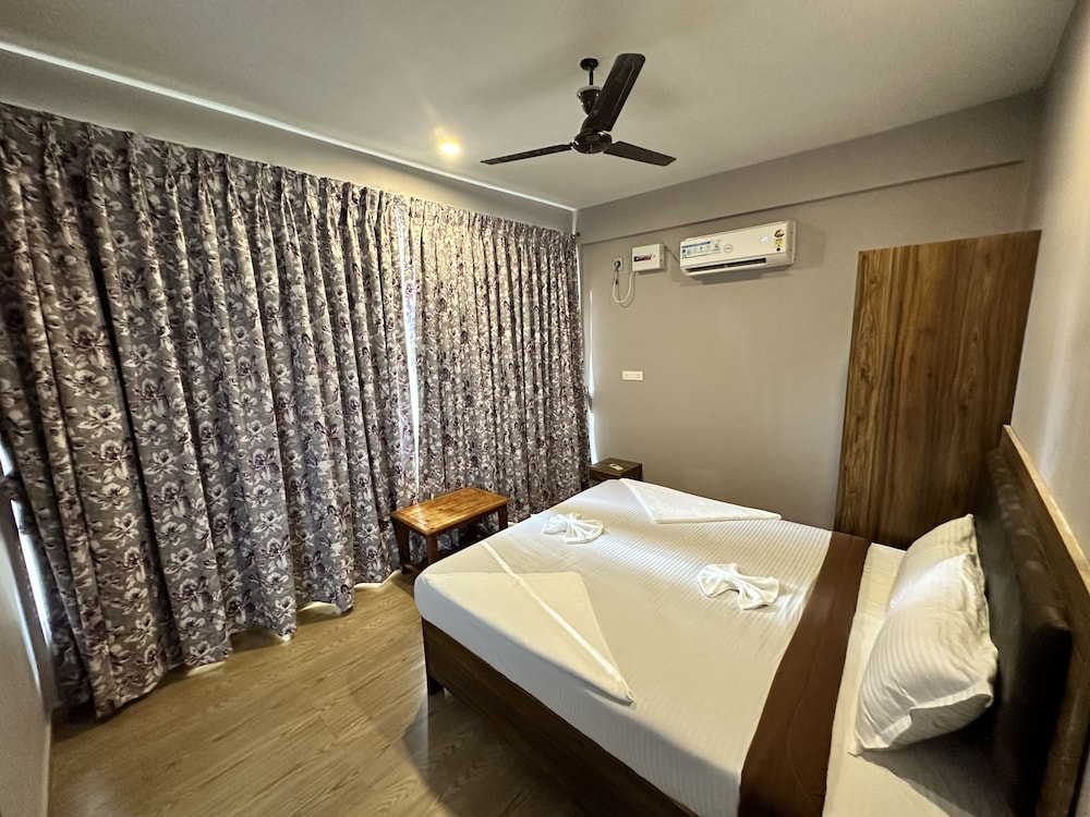 Deluxe Room - Photo 21