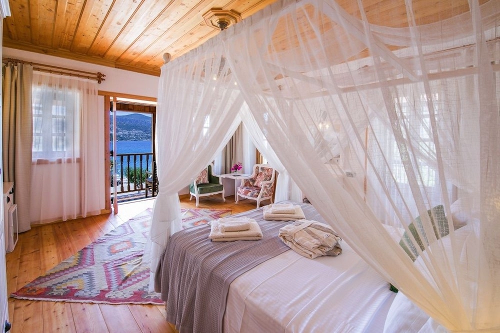 Comfort Room, Sea View (Iris)