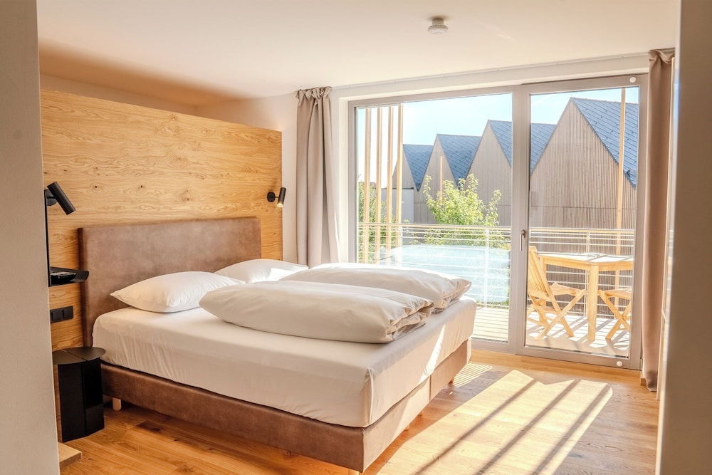 Deluxe Studio Suite, Non Smoking, Balcony
