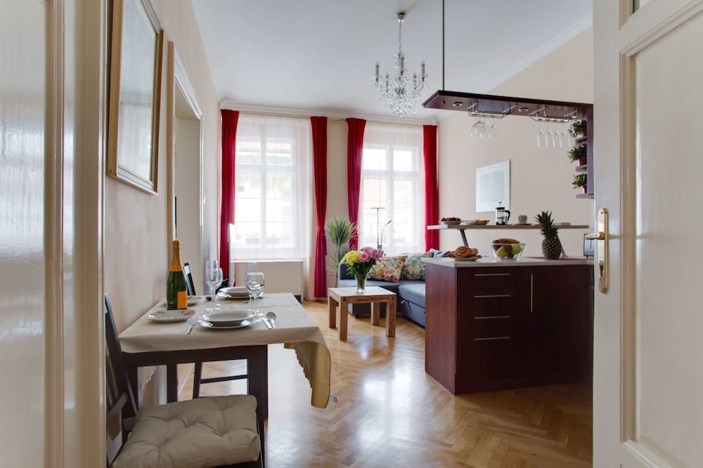 Royal Apartment, 2 Bedrooms, Courtyard View
