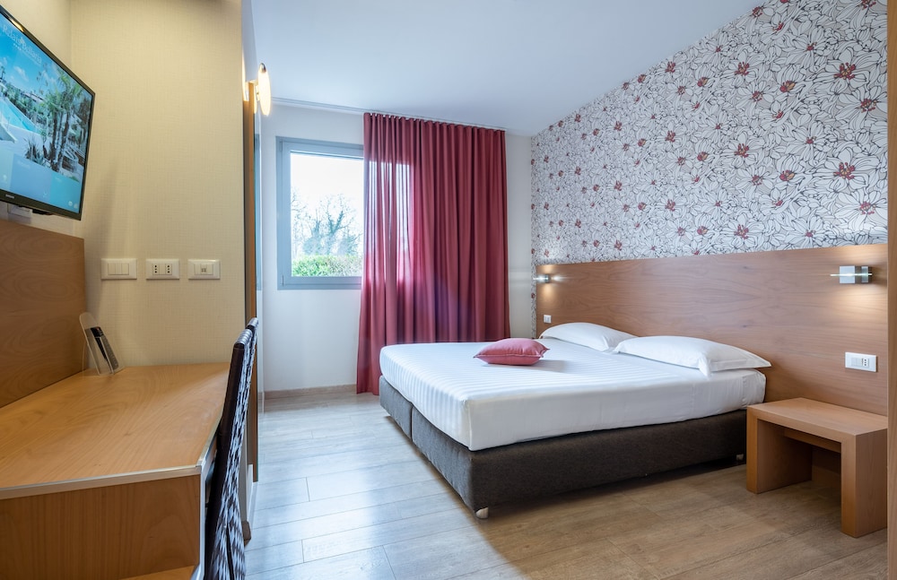 Standard Double Room - Photo 1