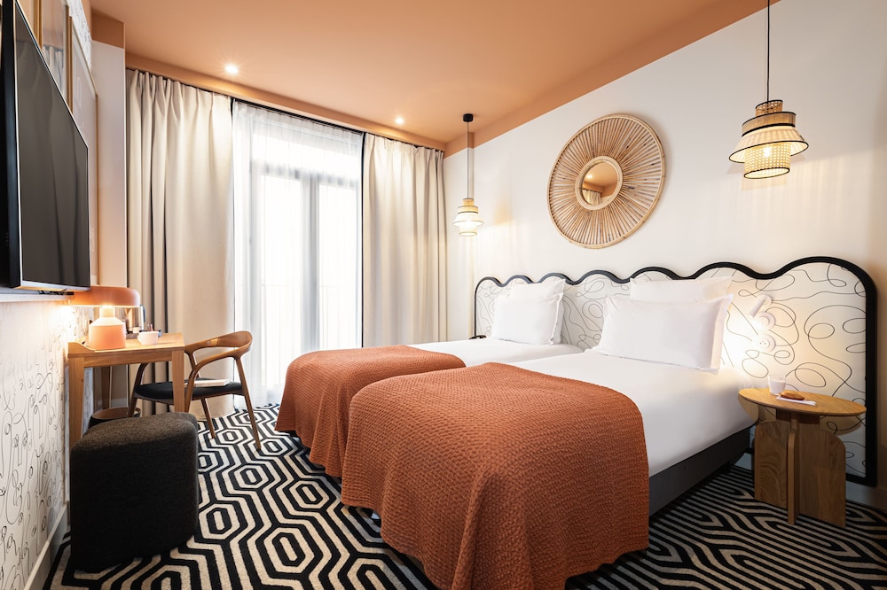 Room, 1 Double Or 2 Twin Beds, Sea View thumbnail 6