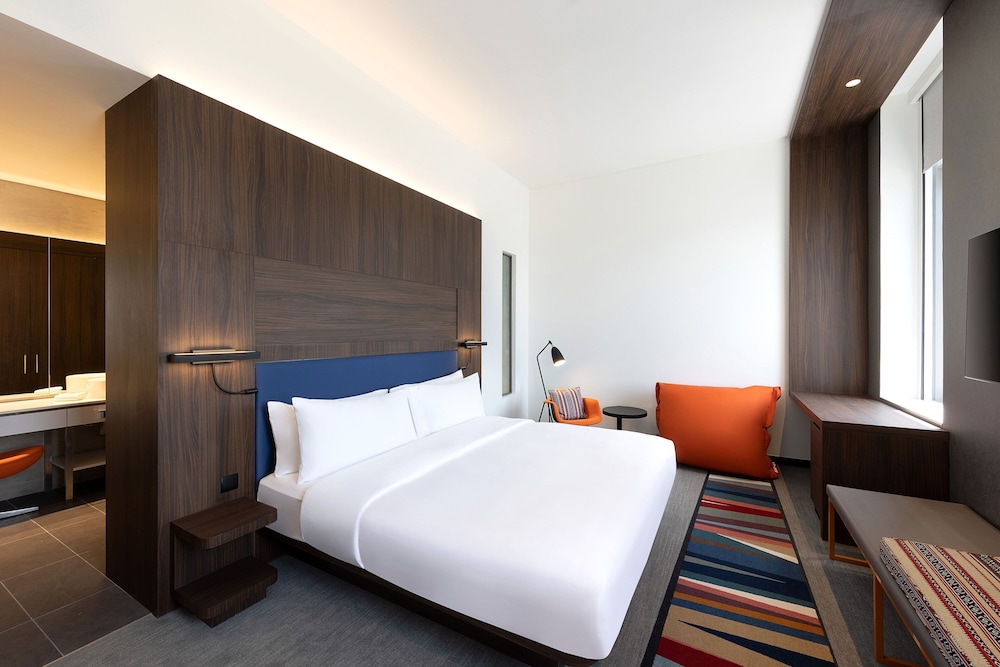 aloft, Room, 1 King Bed photo 2