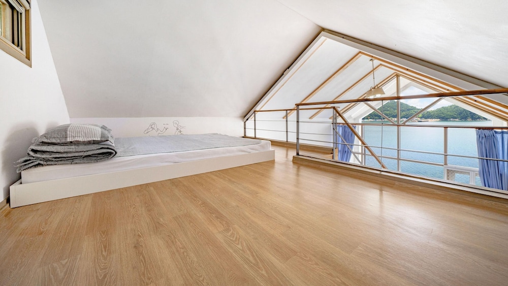 Basic Room, 1 Bedroom (203 (Oceanview)) - Photo 7