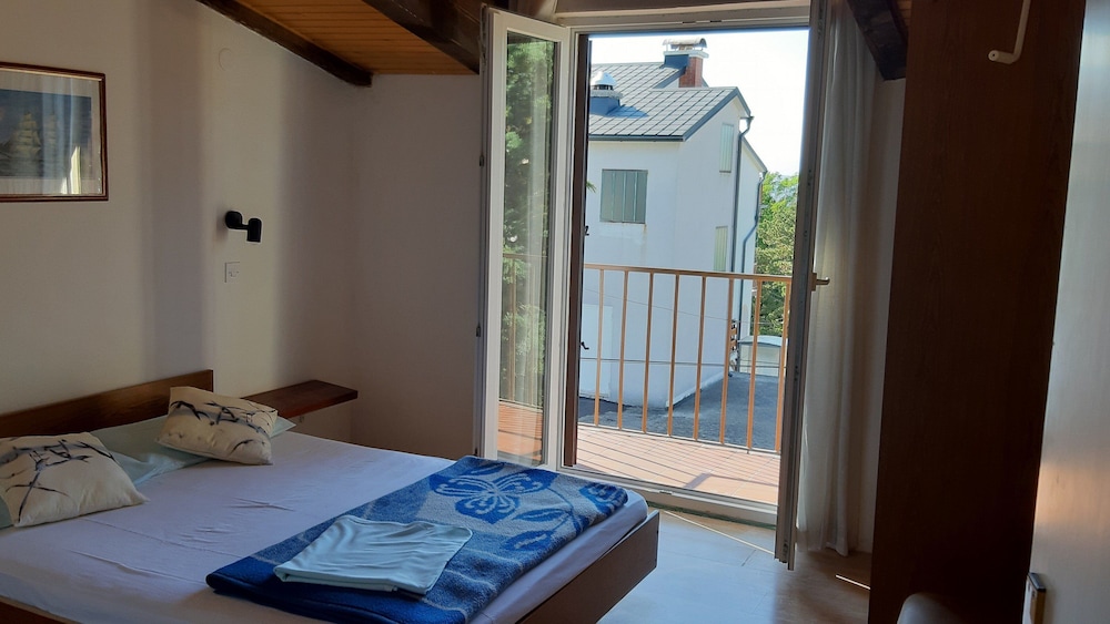Apartment (Two bedroom apartment with Balcony an)