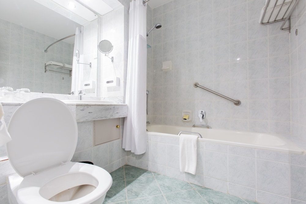 Standard Room, 1 King Bed, Accessible - Photo 2