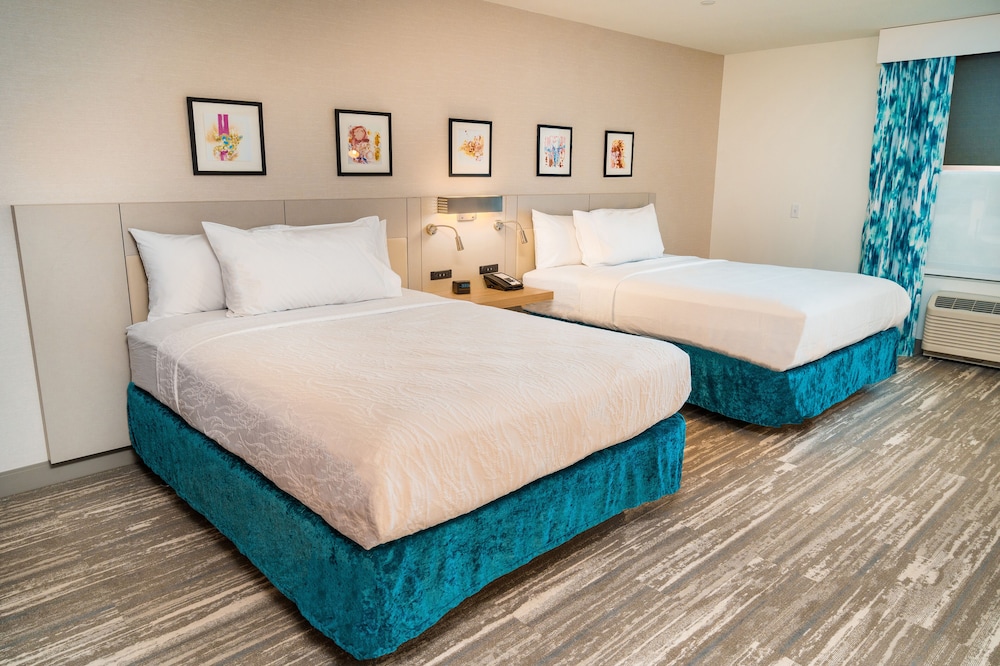 Suite, 2 Queen Beds, Accessible (Roll-In Shower) photo 2