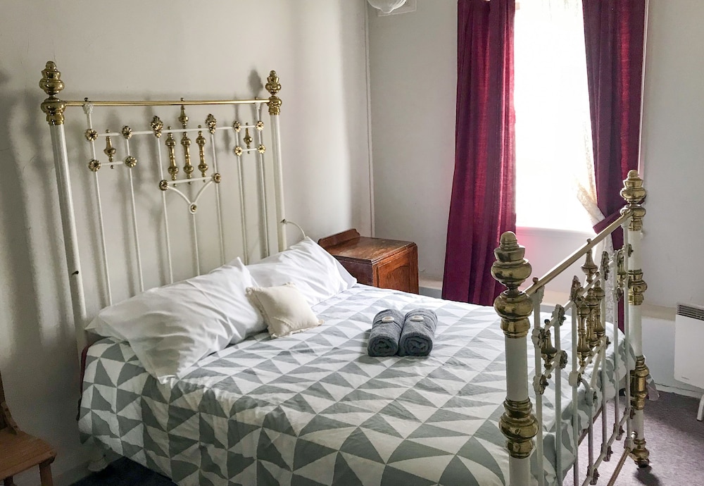 Standard Queen Room, Shared Bathroom photo 2