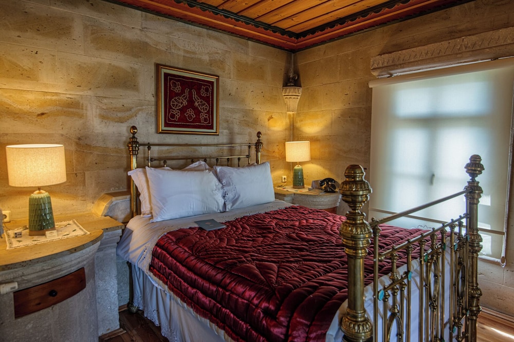 Superior Suite - Photo 15