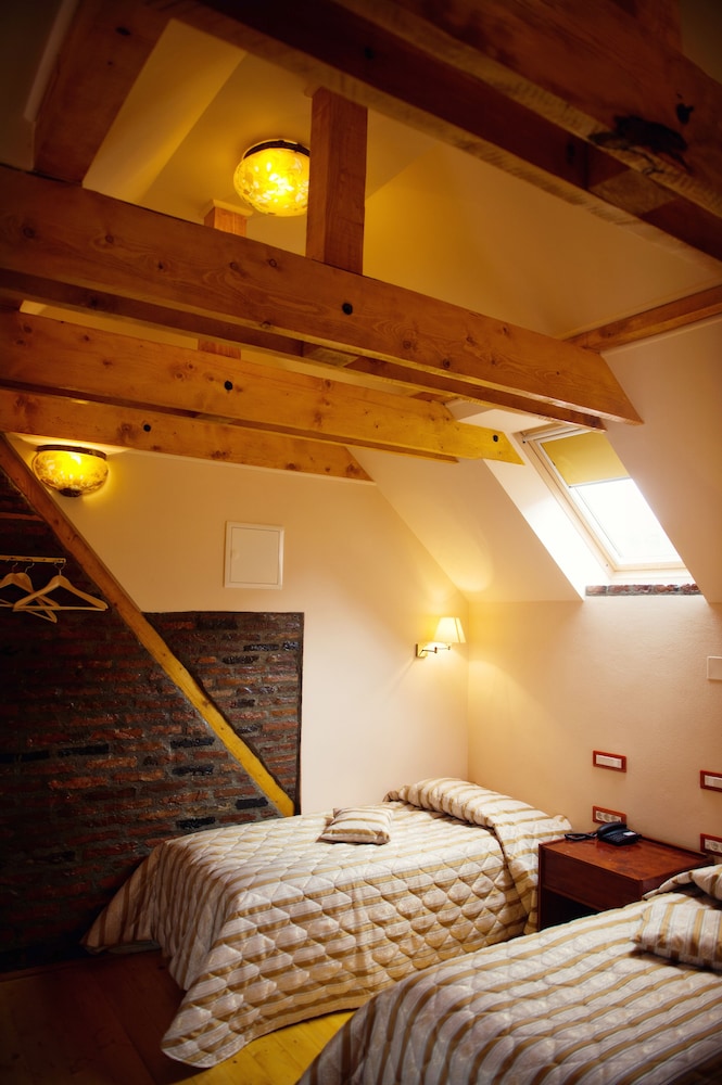 Standard Twin Room, 2 Twin Beds - Photo 3