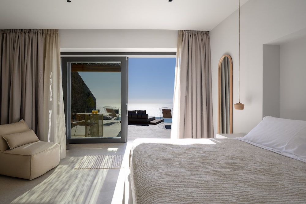 Junior Suite with Private Pool - Photo 23