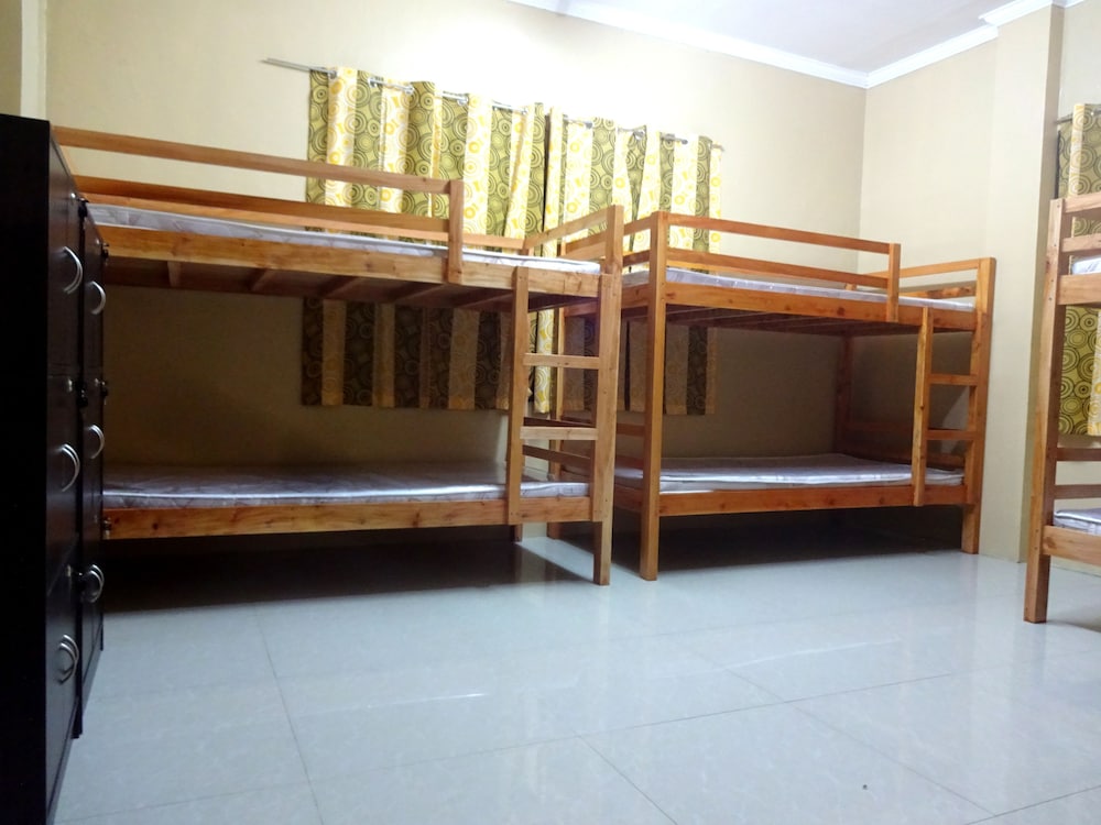 Room with Multiple Beds photo 2