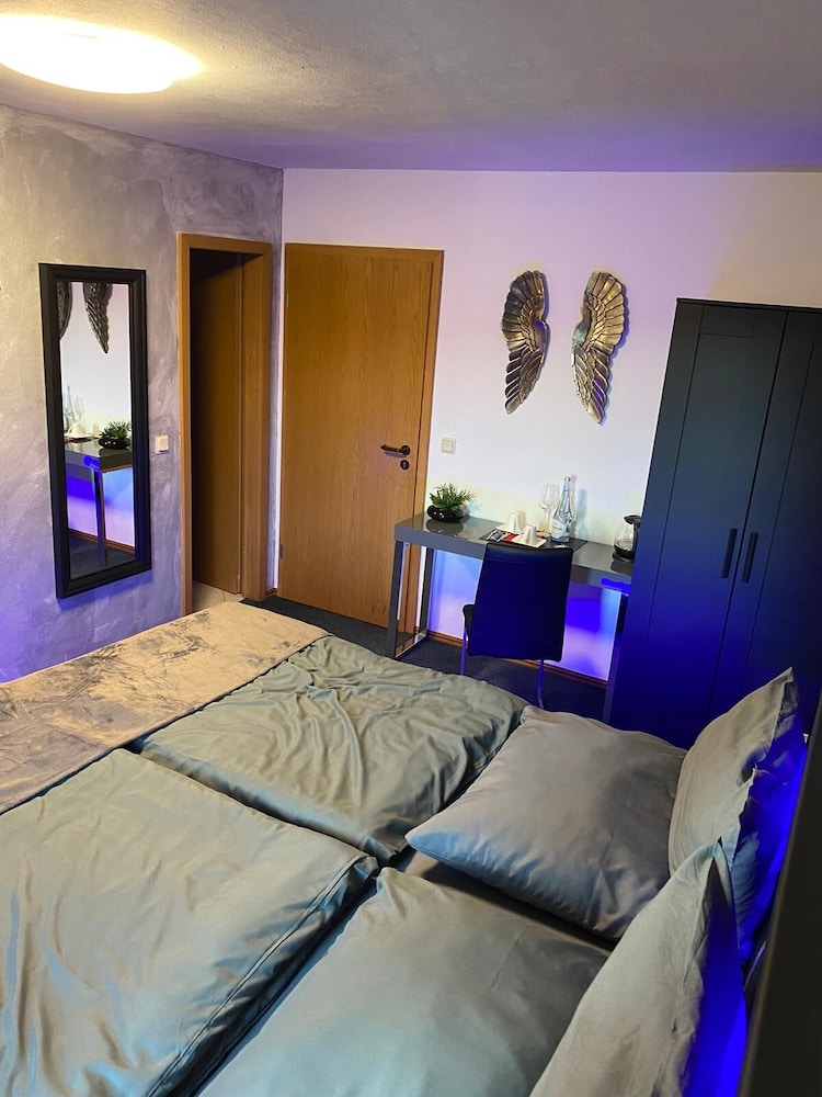 Standard Double Room, Private Bathroom - Photo 3