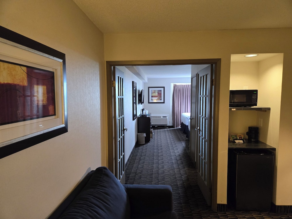 Superior Suite, 2 Queen Beds - Photo 7