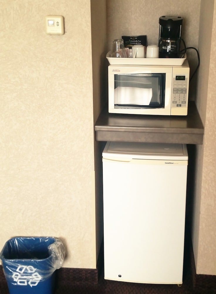 Suite, 1 Queen Bed, Jetted Tub photo 2