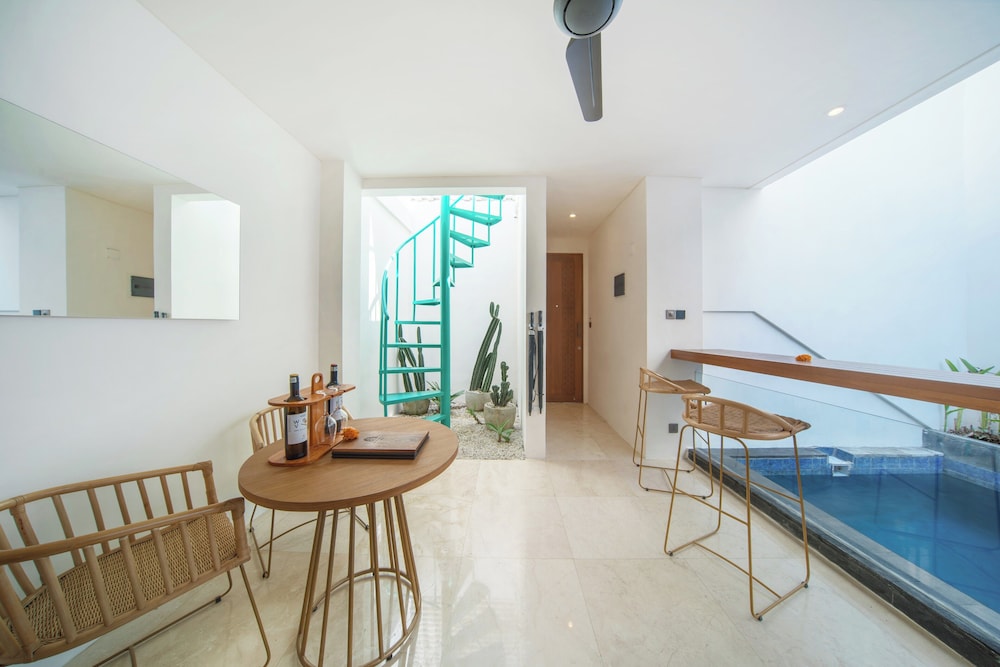 One Bedroom Villa With Private Pool - Photo 2