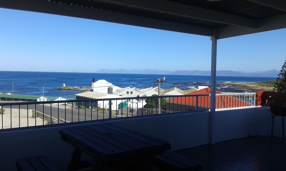 Comfort Apartment, 2 Bedrooms, Non Smoking, Ocean View photo 2