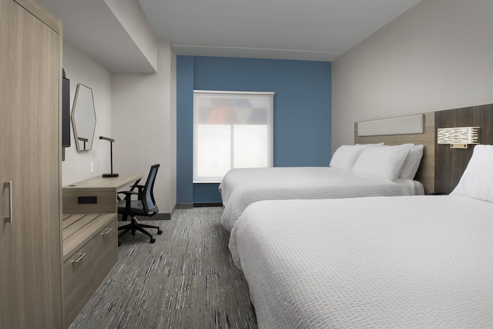Suite, Multiple Beds, Refrigerator photo 3