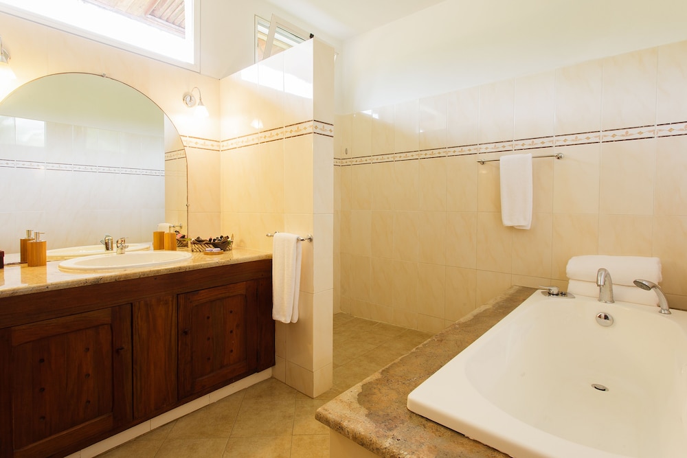 Superior Triple Room, Ocean View photo 3