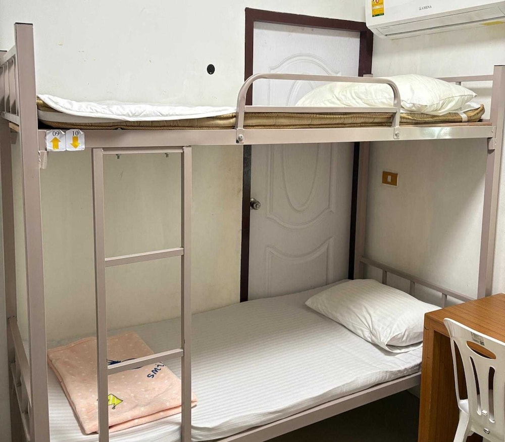 Shared Dormitory, Women only photo 3