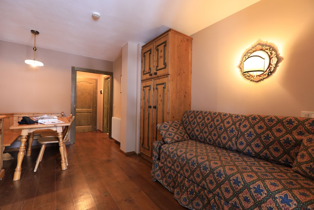 Superior Triple Room, Mountain View photo 3
