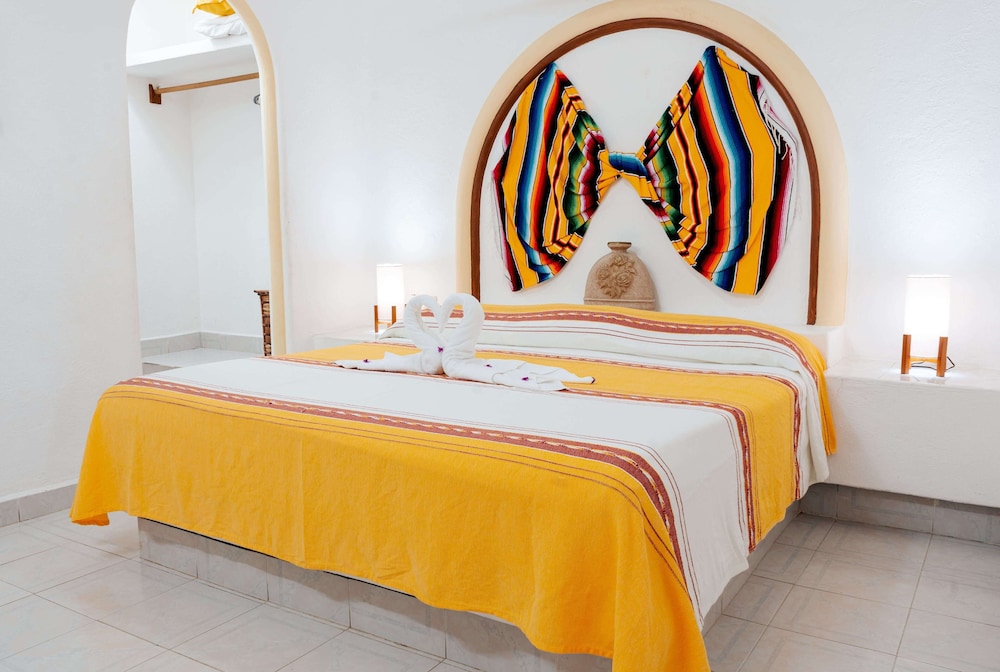 Comfort Suite, 1 King Bed, Partial Sea View