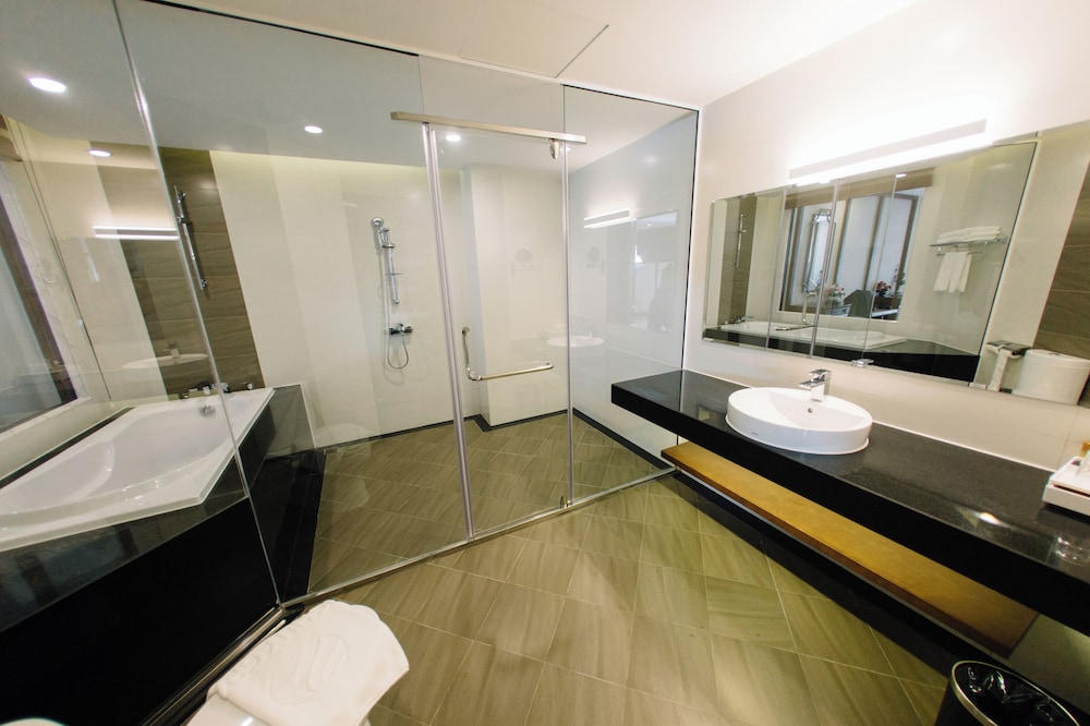 Senior Double Room, 1 King Bed, Non Smoking, Courtyard View photo 2