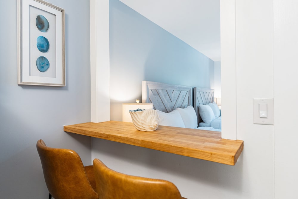 OOB 1BR Full Suite | Pool & Beach Access (1)