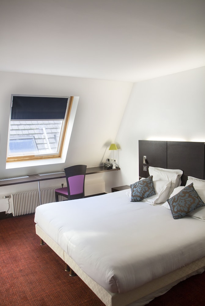 Executive Room thumbnail 6