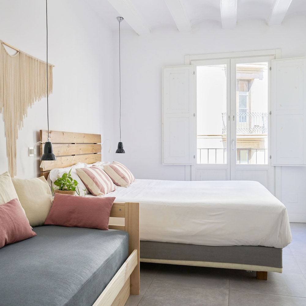 Comfort Studio, Refrigerator & Microwave
