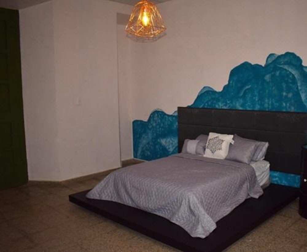 Deluxe Room, 1 Queen Bed, Non Smoking photo 3