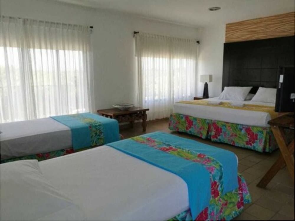Standard Room, Multiple Beds, Non Smoking photo 2