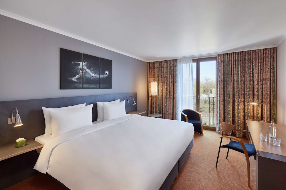 Deluxe Room, 1 King Bed - Photo 12