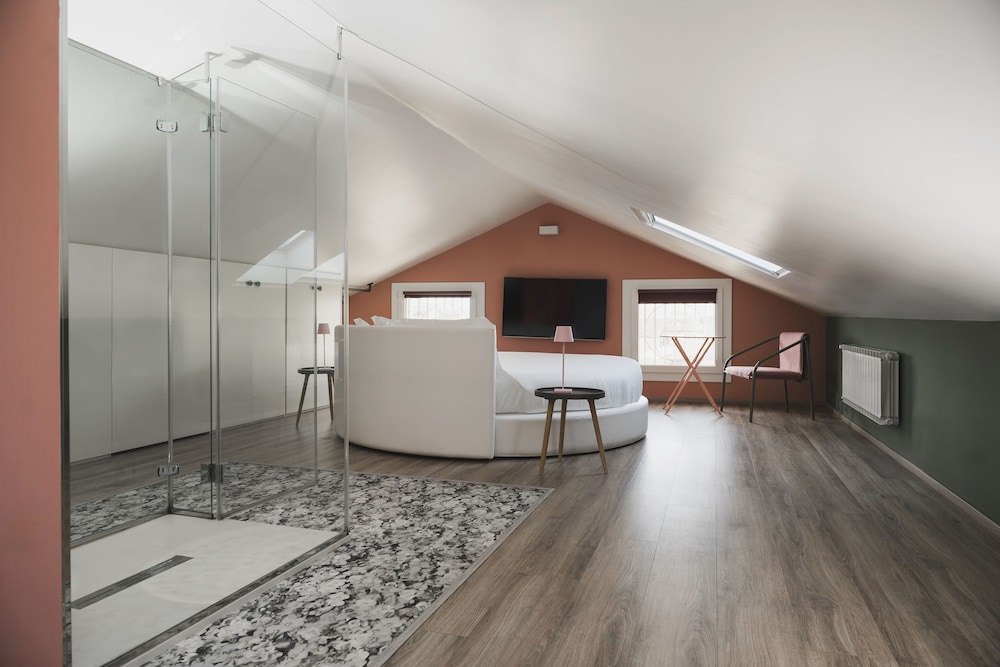 Design Loft, 1 King Bed, Non Smoking, Canal View photo 1