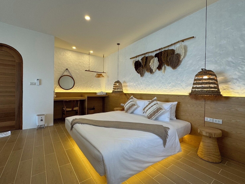 Grand Private Beachfront Villa - Photo 10