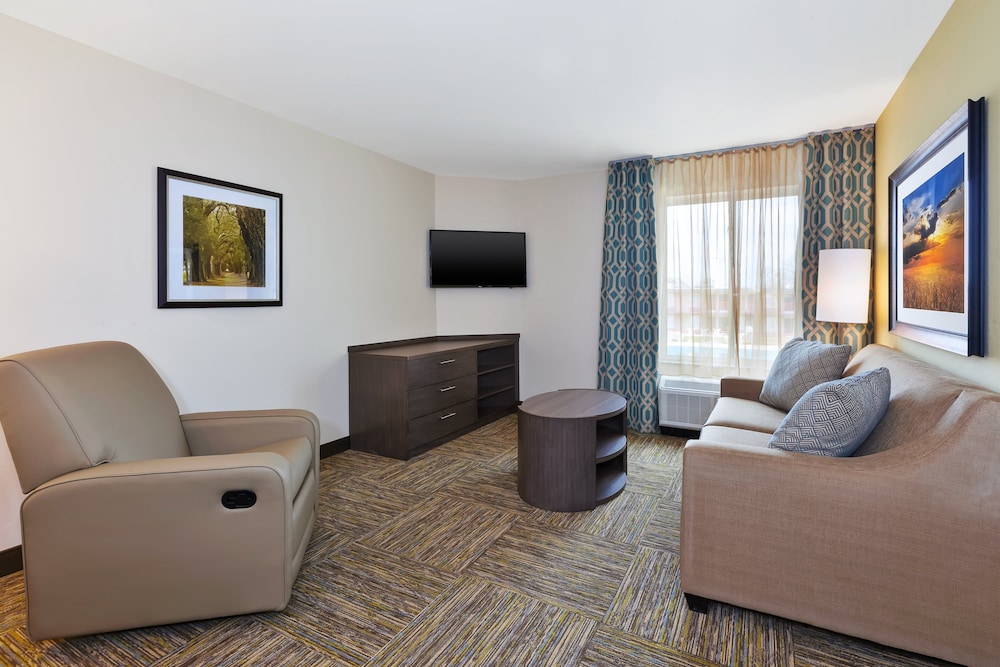 Suite, 1 Queen Bed - Photo 2