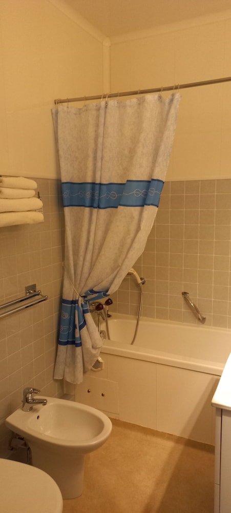 Classic Twin Room, Private Bathroom photo 2