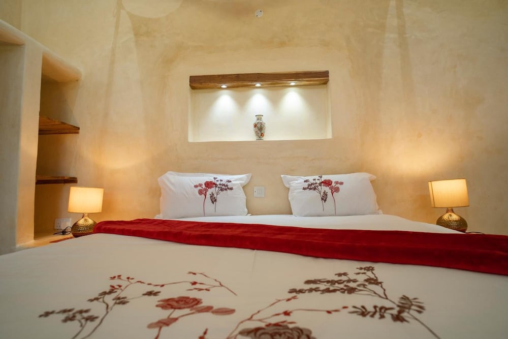 Deluxe Double Room, 1 Bedroom, Pool Access photo 3