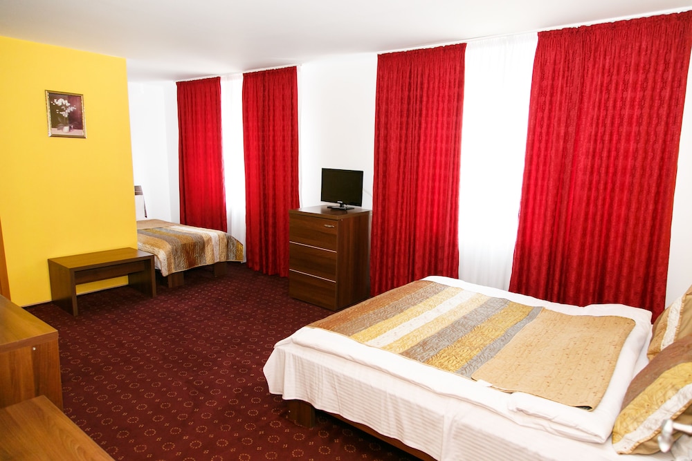 Basic Triple Room, Multiple Beds