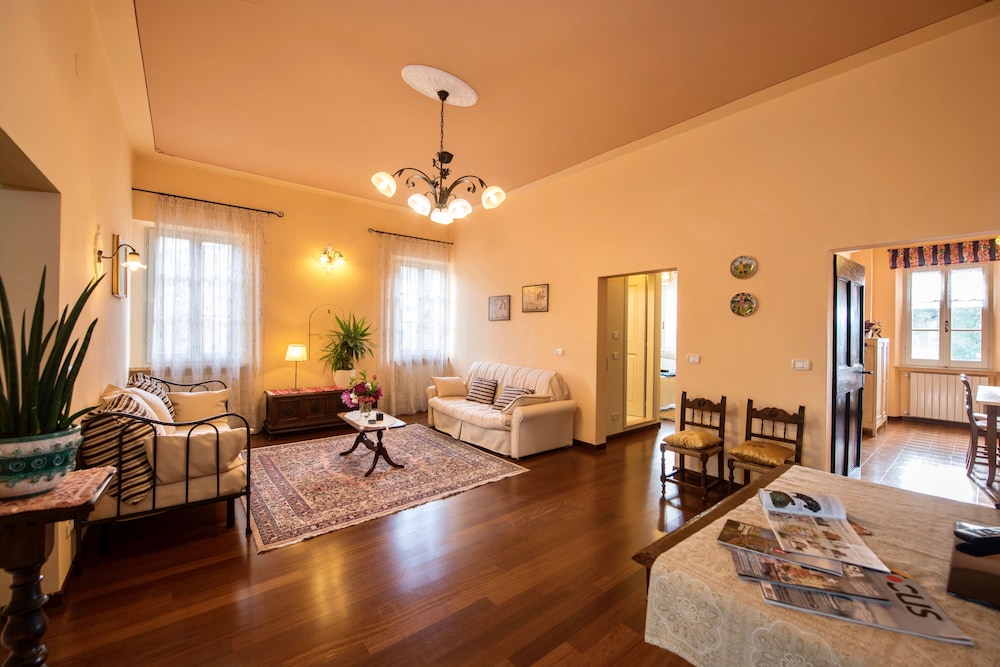 Deluxe Apartment photo 2