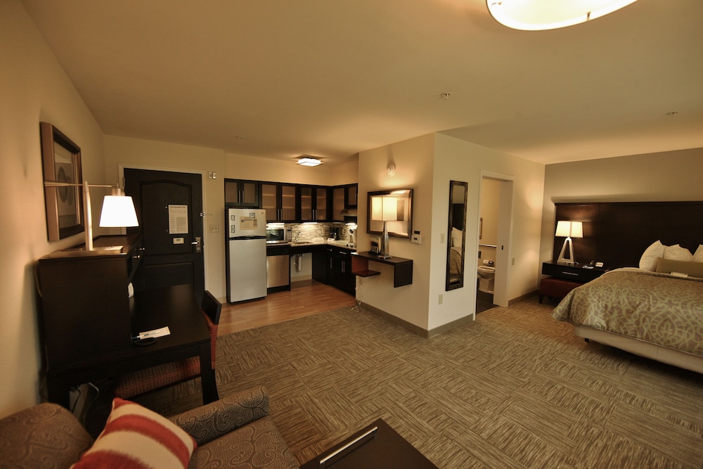 Studio Suite, 1 Queen Bed, Kitchen - Photo 1