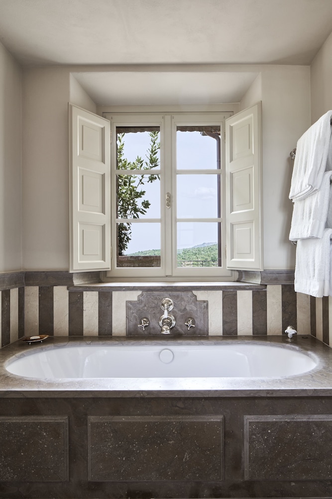 Suite (Castiglion del Bosco) - Photo 13