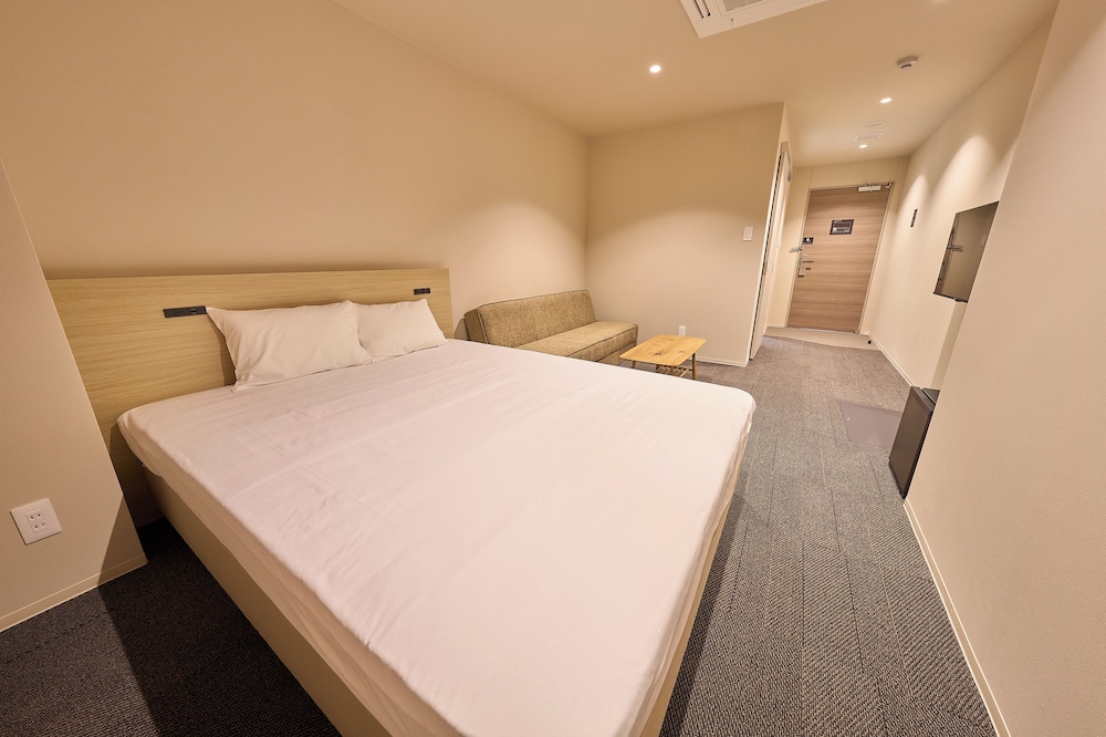 Private Room for 1-3 with Private Shower room, Non Smoking (Queen Bed + Sofa Bed)