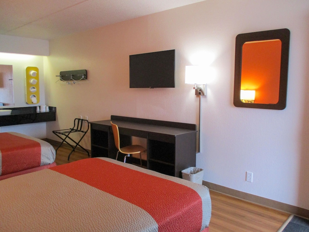 Standard Room, 2 Double Beds, Non Smoking - Photo 2