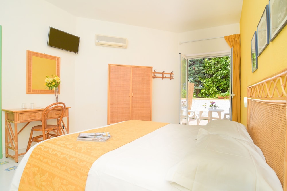 Standard Double Room, Balcony photo 1