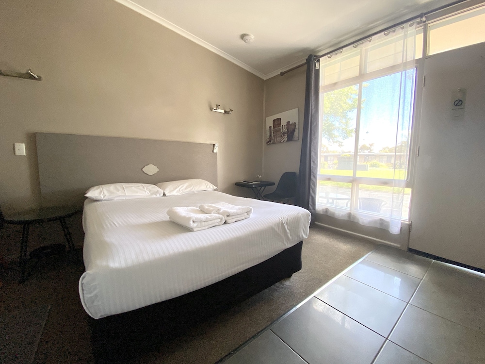 Standard Suite, 1 Bedroom, Non Smoking, Balcony photo 1