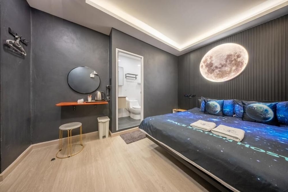 Standard King Room With Private Bathroom