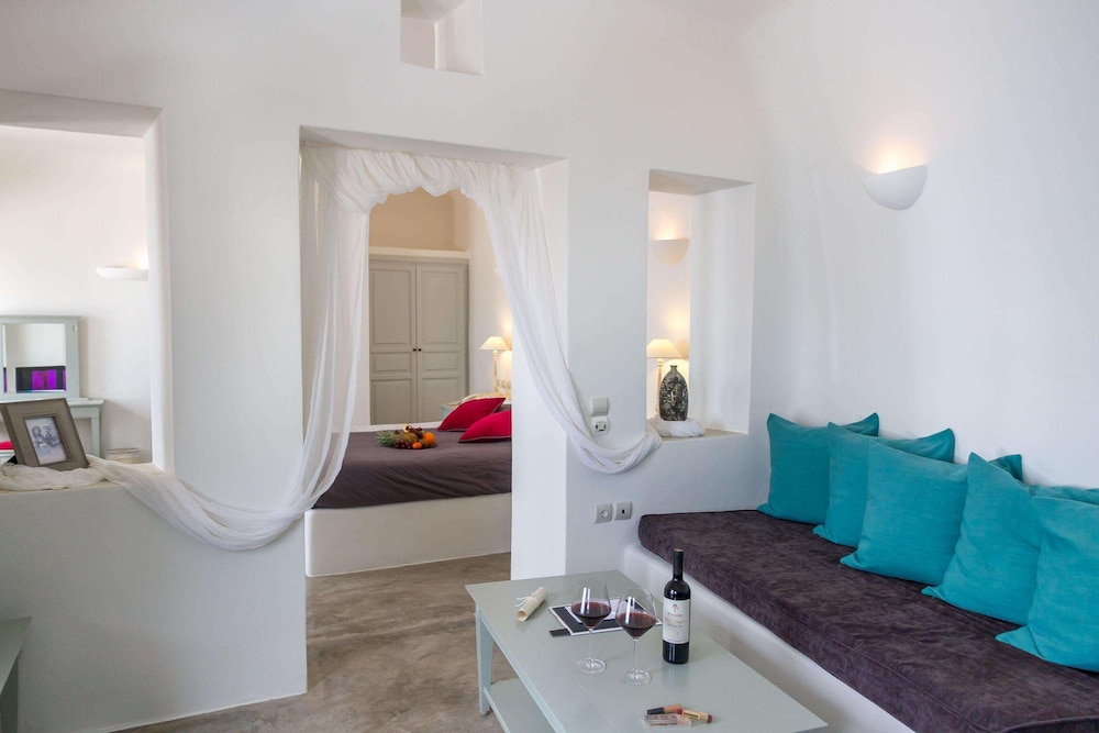 Deluxe Suite with Outdoor Hot tub - Photo 6