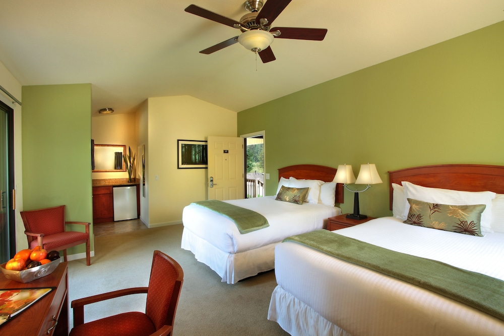 Standard Room, 2 Queen Beds (Vineyard)
