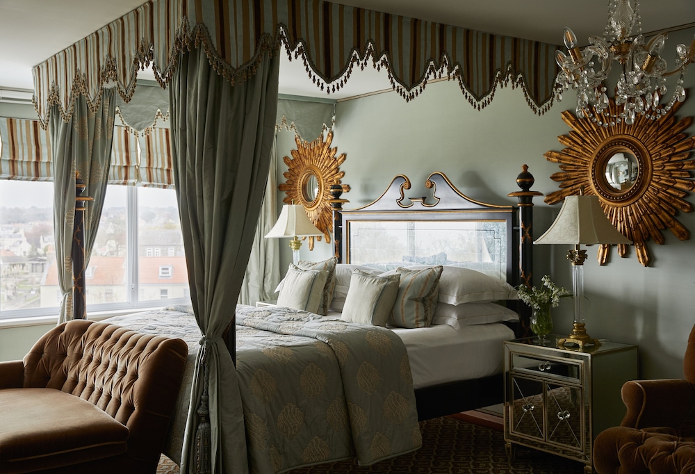 Superior Room, 1 King Bed, Harbor View